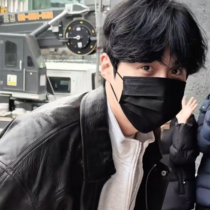 Behind-the-scenes cut of Kim Seonho