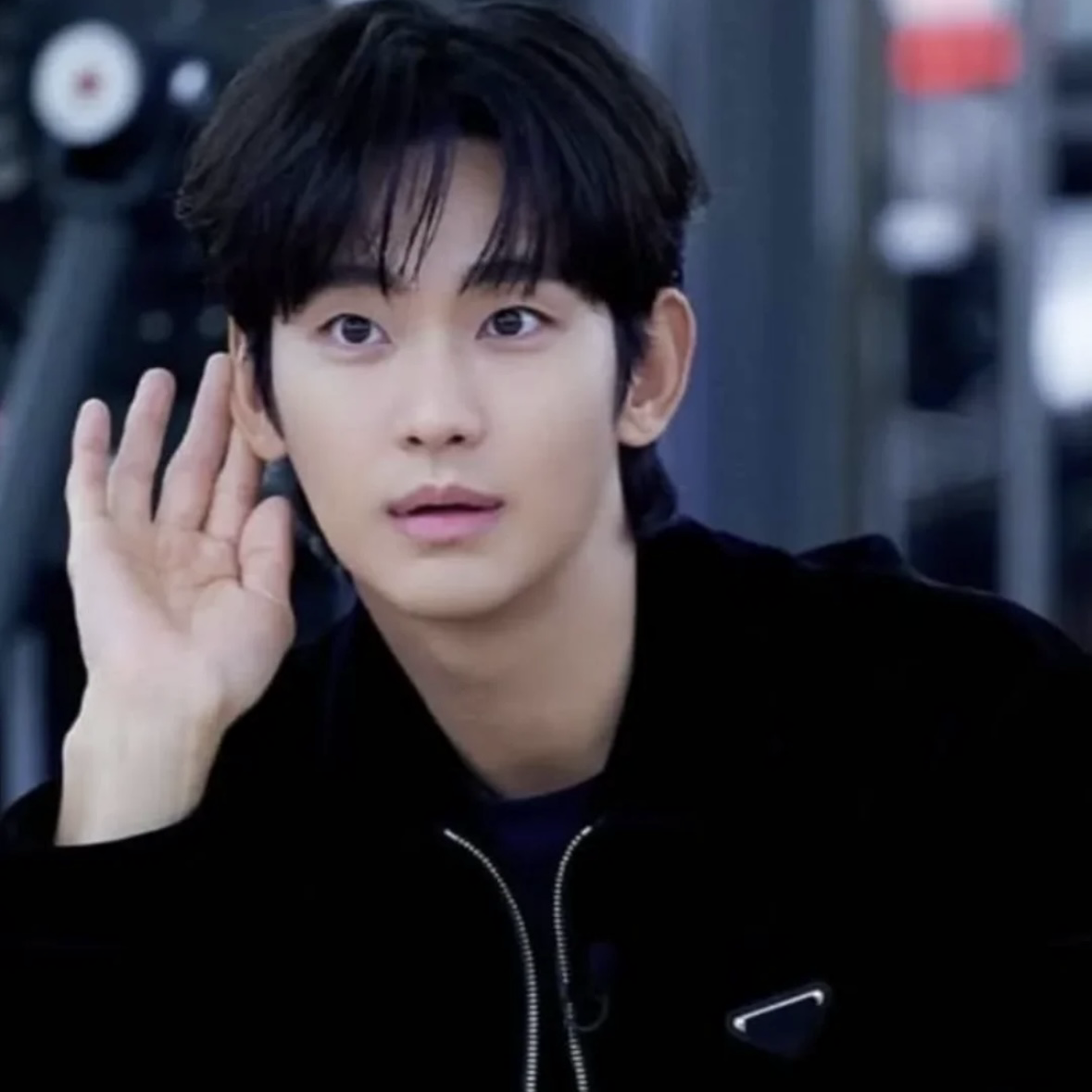 粉丝拍下的金秀贤瞬间