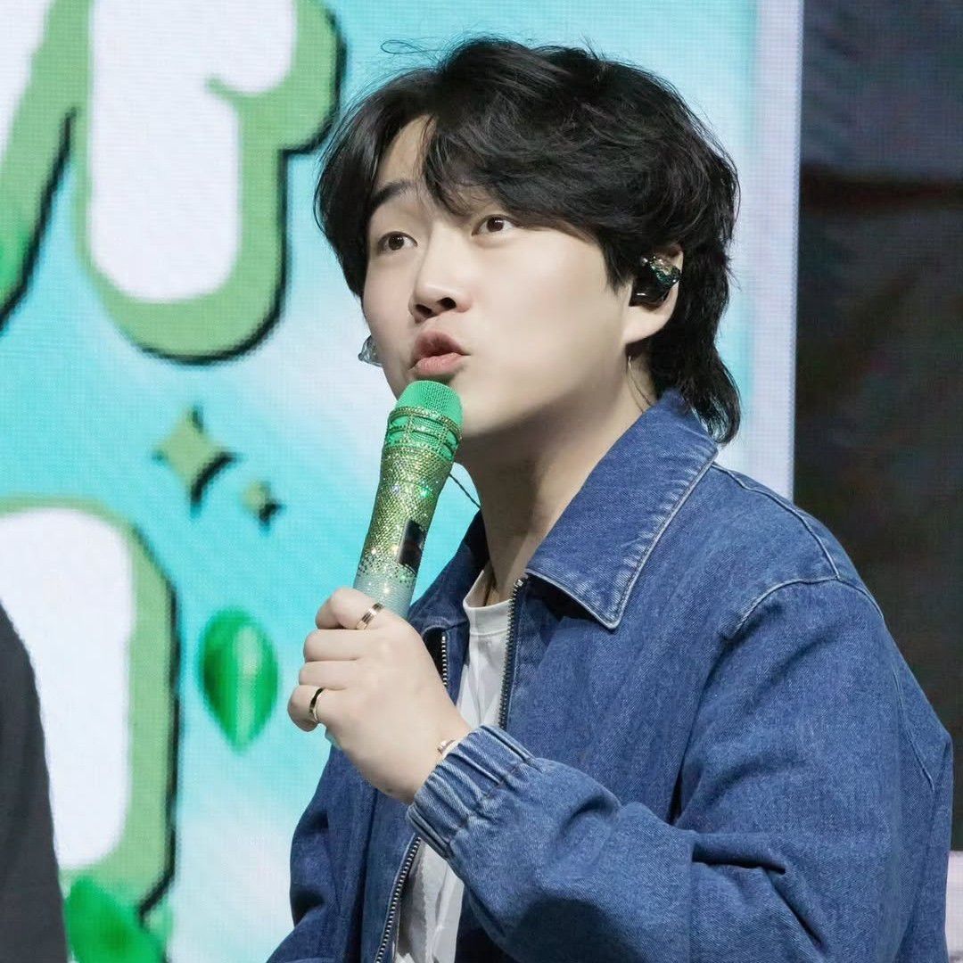 Behind-the-scenes cut of Hwang Youngwoong