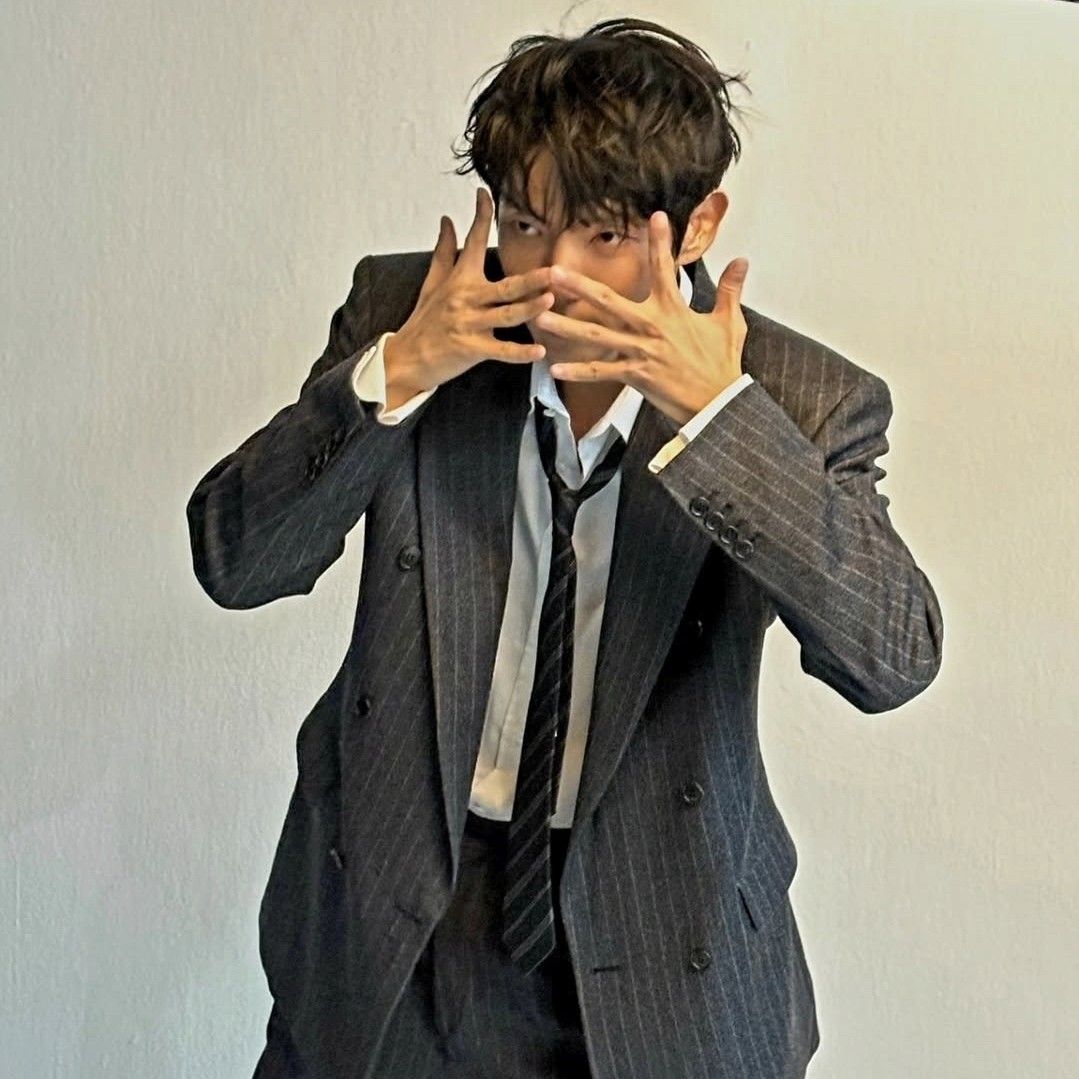 Behind-the-scenes cut of Lee Joongi