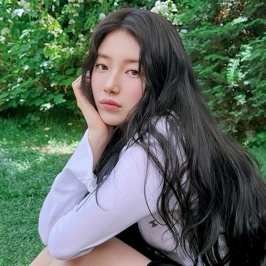 Recent activity shot of Bae Suzy