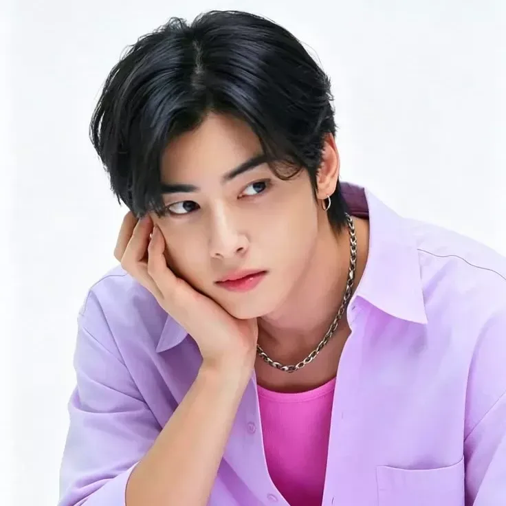 Behind-the-scenes cut of Cha Eunwoo