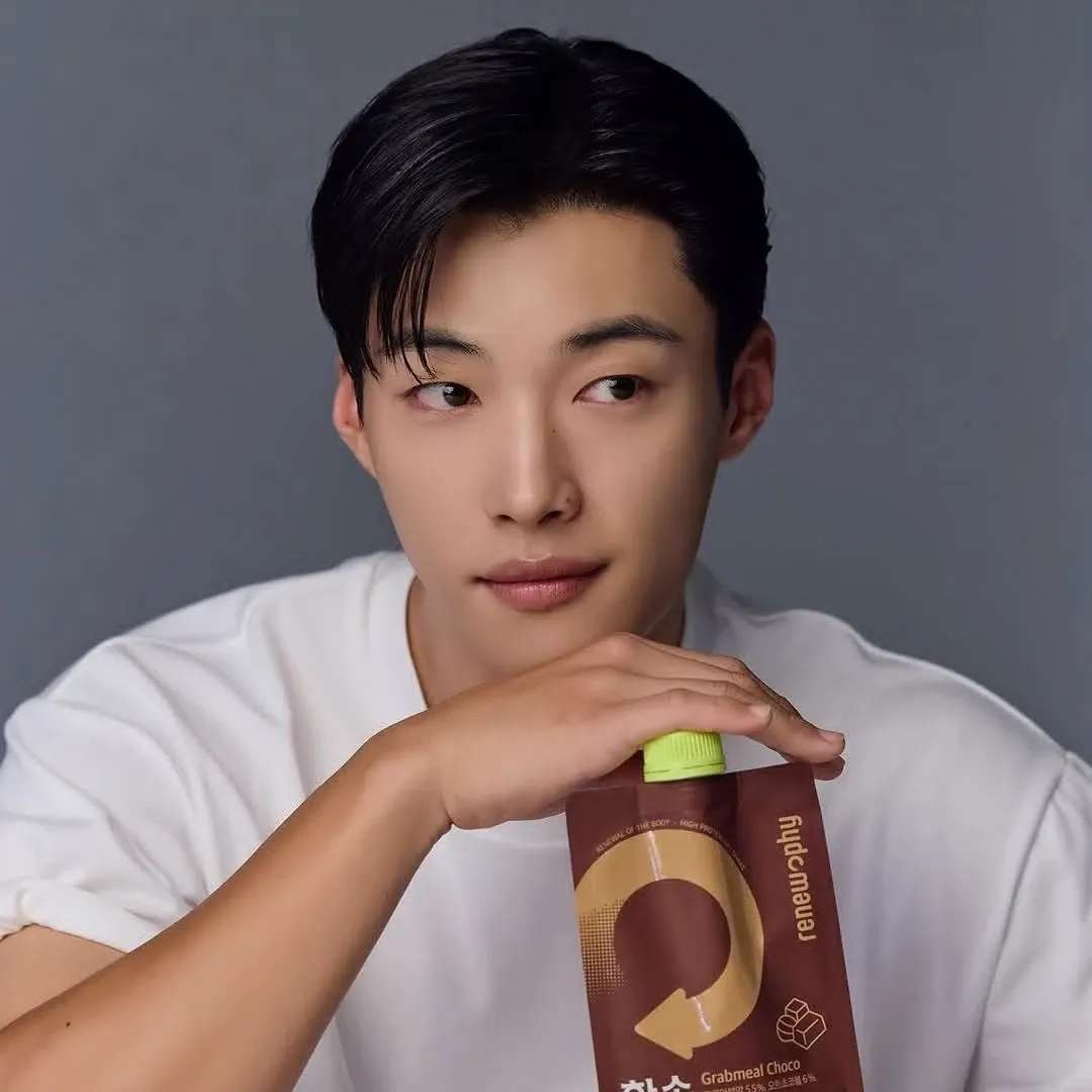 A moment captured by a fan of Woo Dohwan