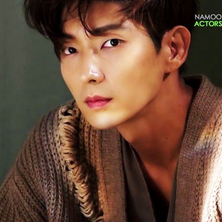 A moment captured by a fan of Lee Joongi