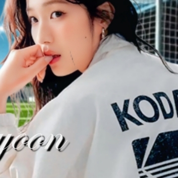 Behind-the-scenes cut of Kim Hyeyoon