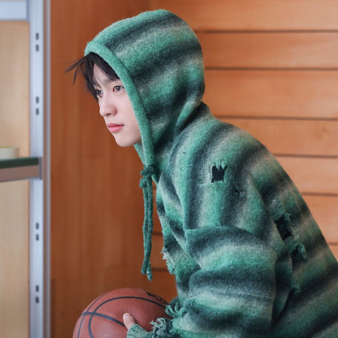 Cuplikan di balik layar dari Park Jinyoung