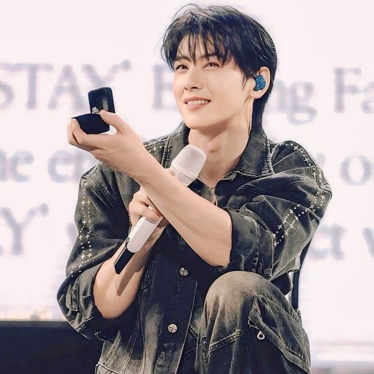 Recent activity shot of Cha Eunwoo