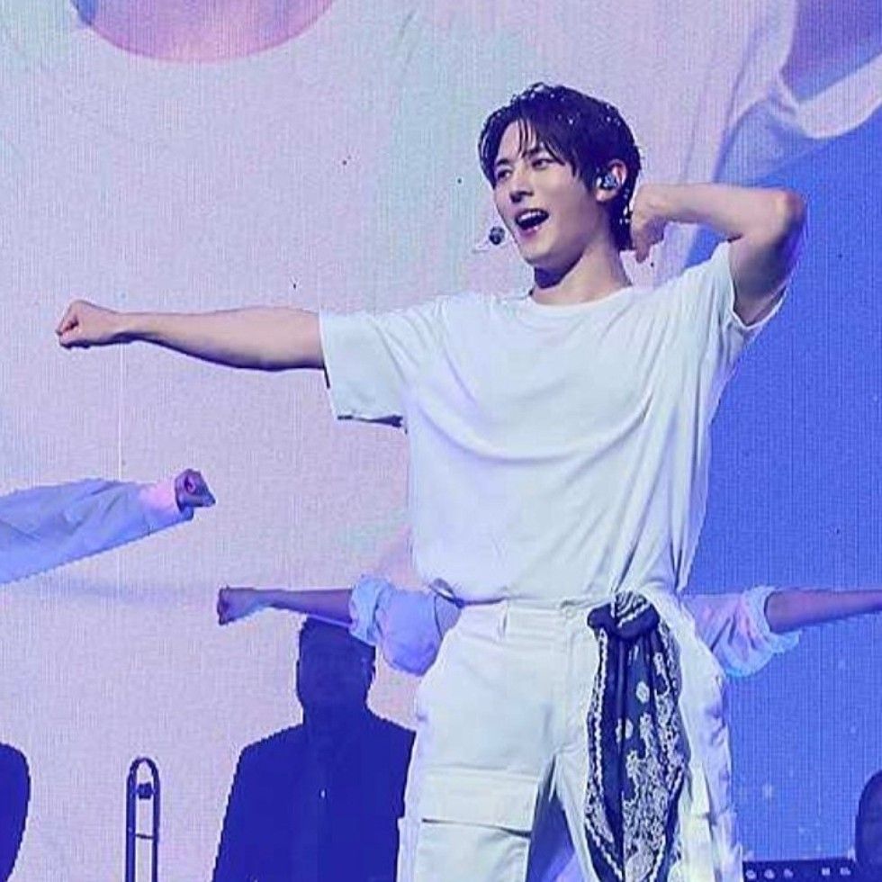 粉絲拍下的金俊賢瞬間