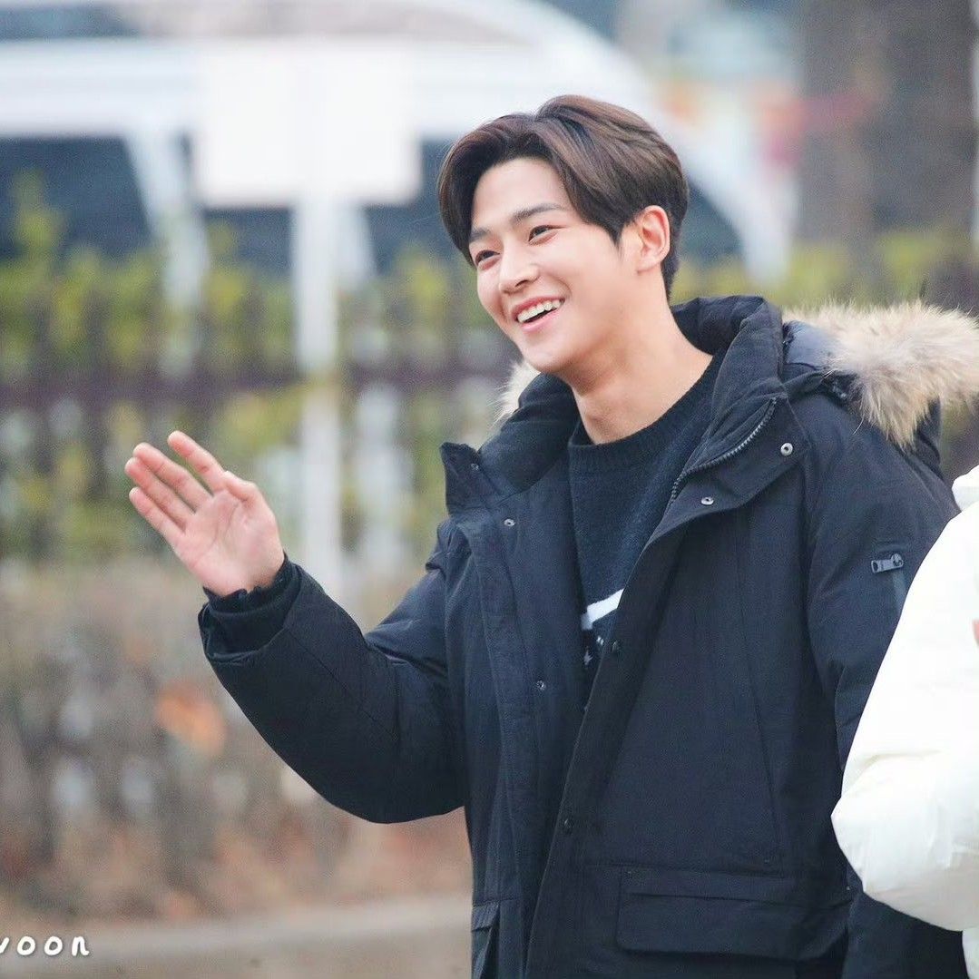 Foto kegiatan terbaru dari Rowoon