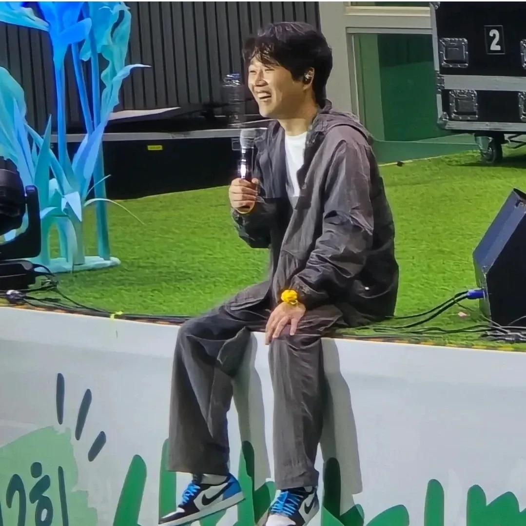 A moment captured by a fan of Hwang Youngwoong