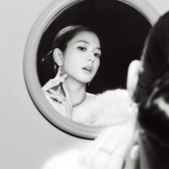 Behind-the-scenes cut of Jisoo (1995)