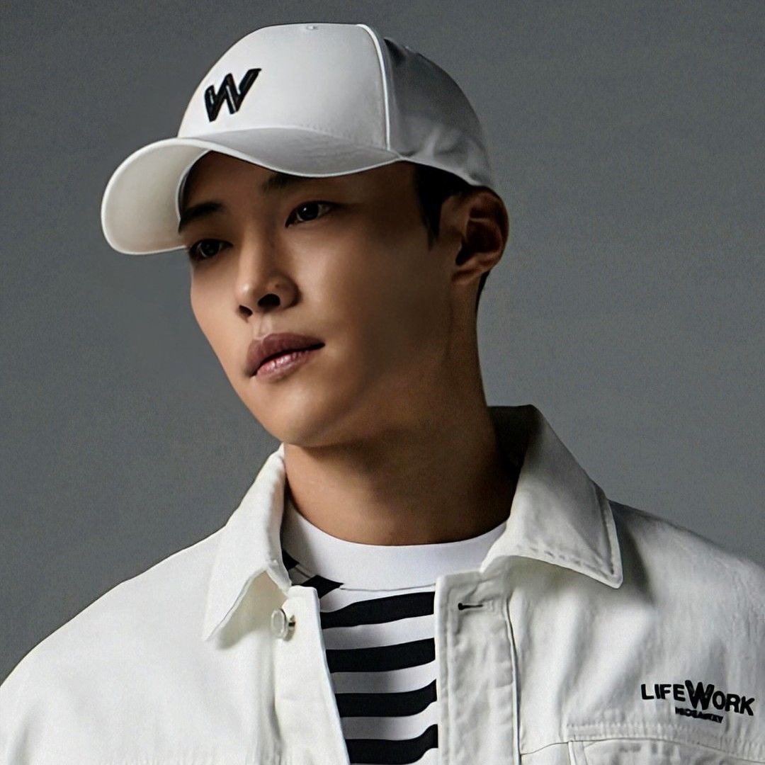 A moment captured by a fan of Woo Dohwan