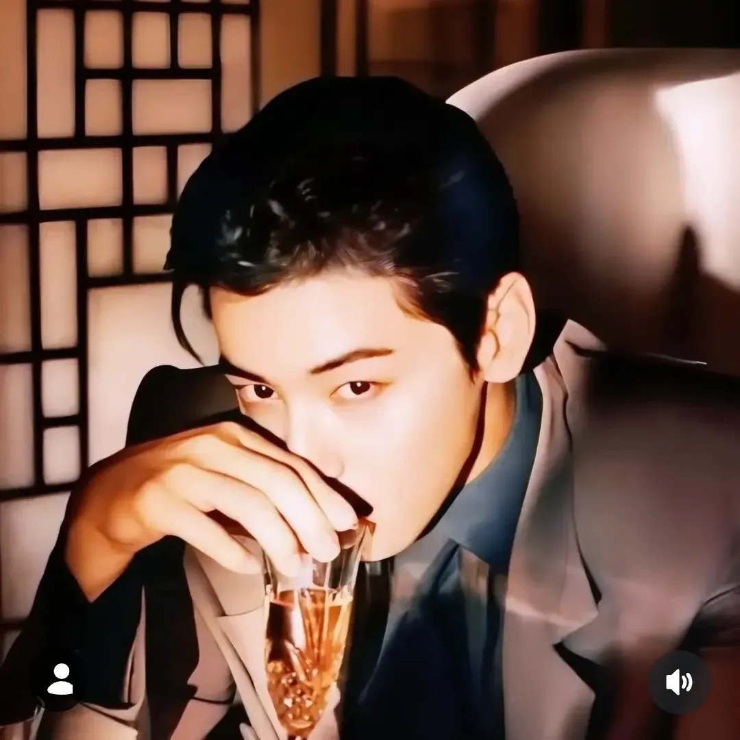Latest photo of Cha Eunwoo