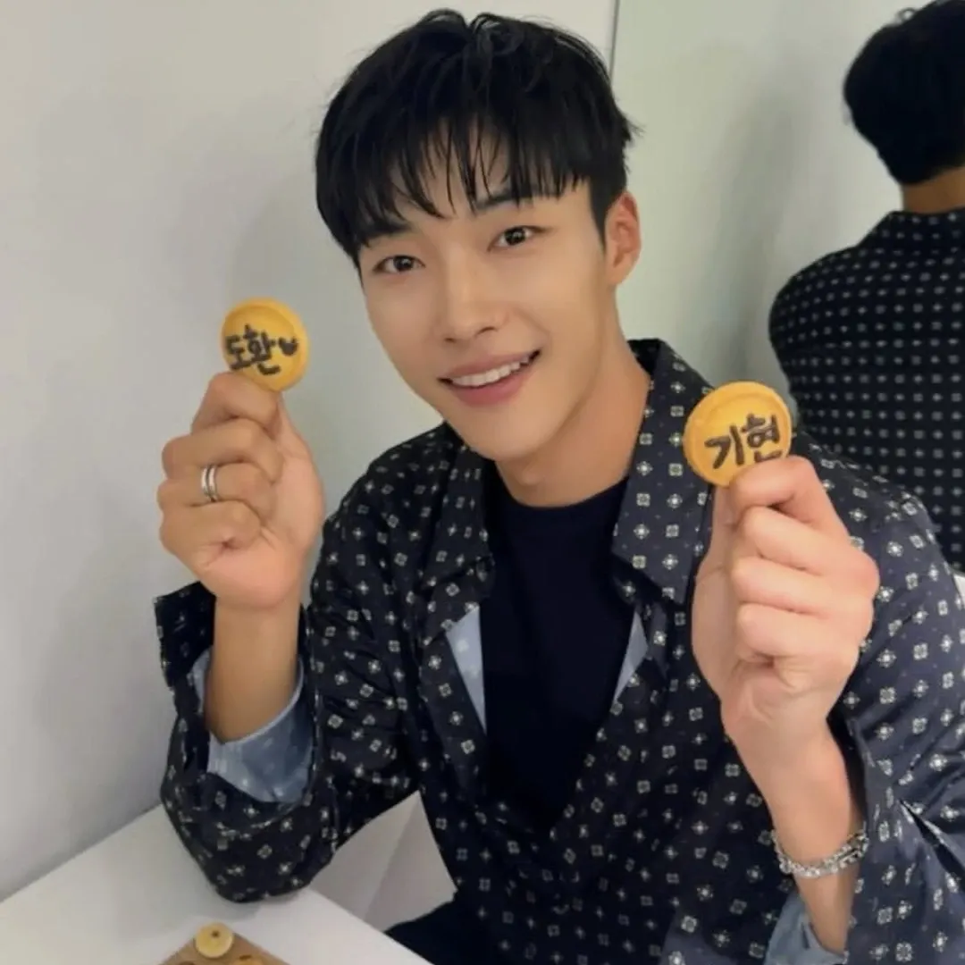 Behind-the-scenes cut of Woo Dohwan