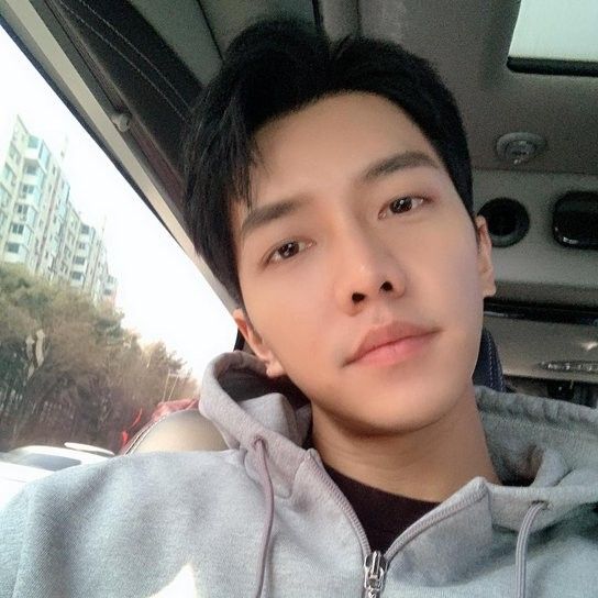 Foto terbaru dari Lee Seunggi