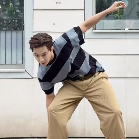 A moment captured by a fan of Henry