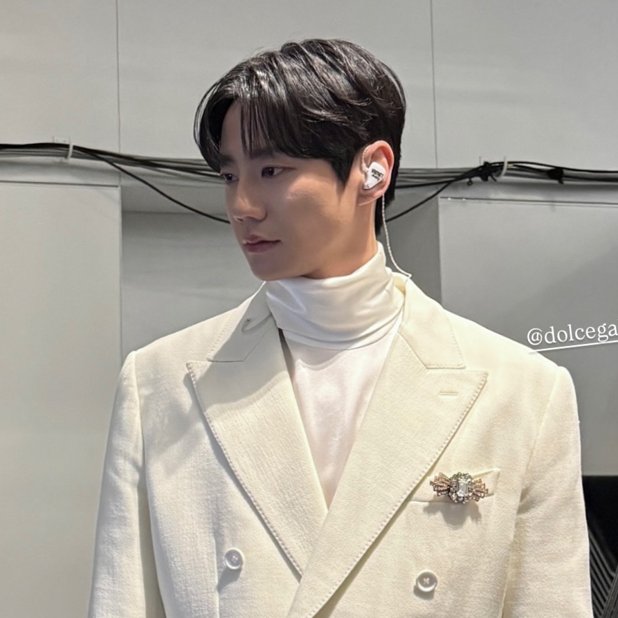 Behind-the-scenes cut of Lee Junyoung