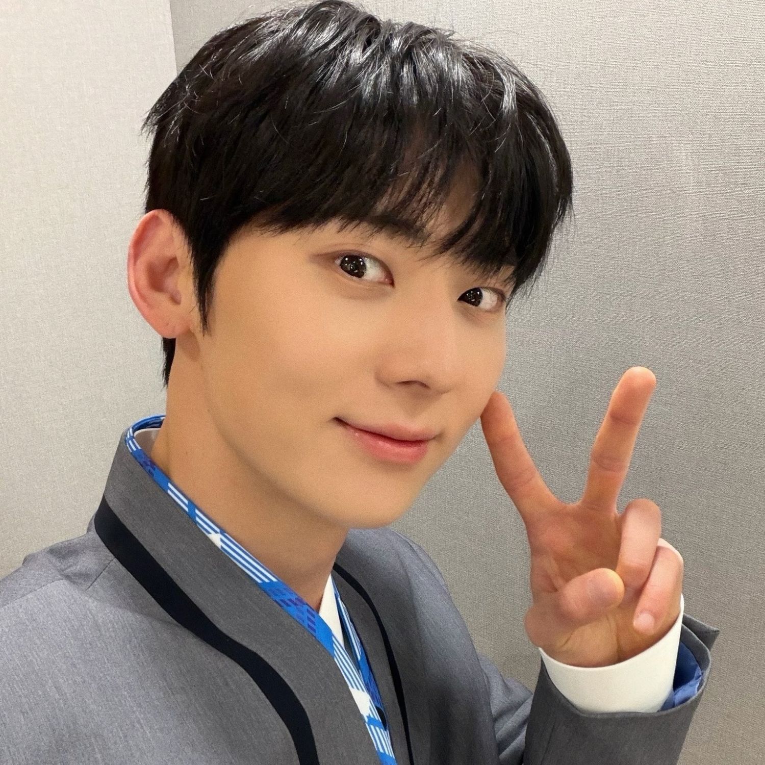 Behind-the-scenes cut of Hwang Minhyun