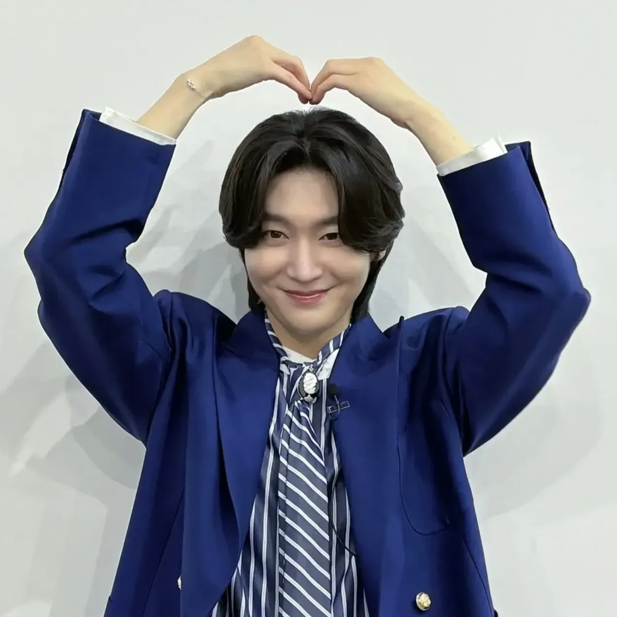 Behind-the-scenes cut of Kim Yongbin
