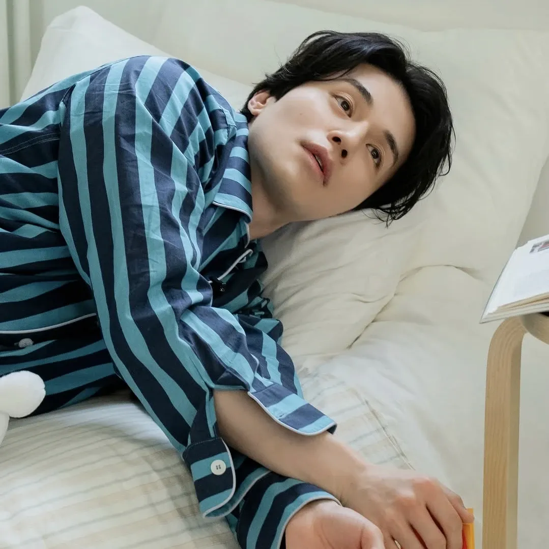Behind-the-scenes cut of Lee Dongwook