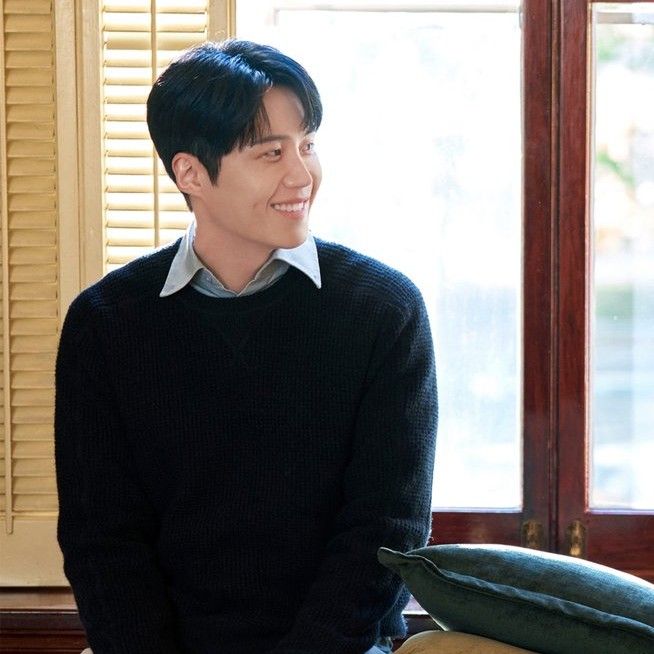 Behind-the-scenes cut of Kim Seonho