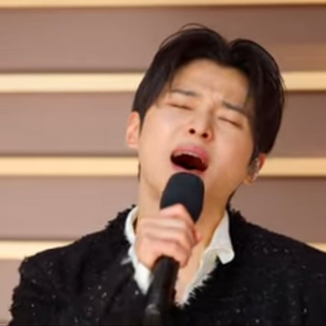 A moment captured by a fan of Seong Ri