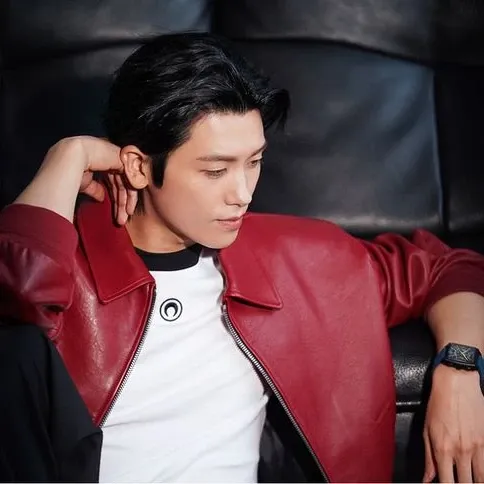 Latest photo of Park Hyungsik