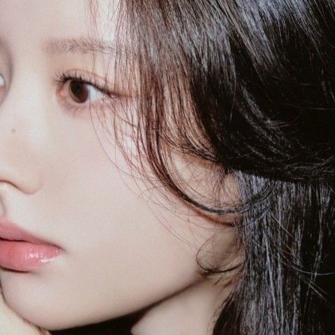 Behind-the-scenes cut of Bona