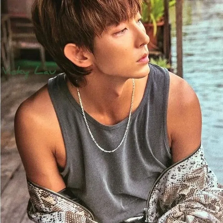 A moment captured by a fan of Lee Joongi