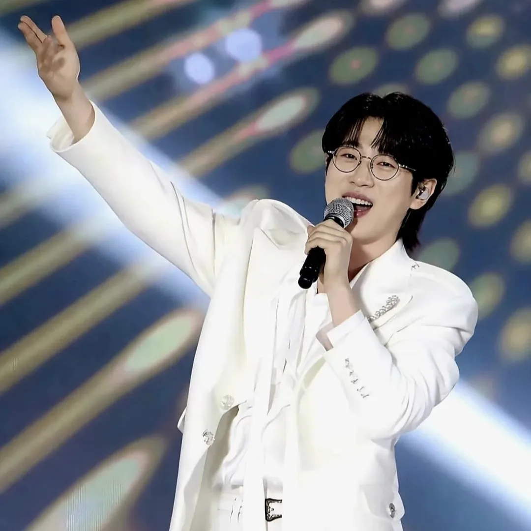 A moment captured by a fan of An Sunghoon