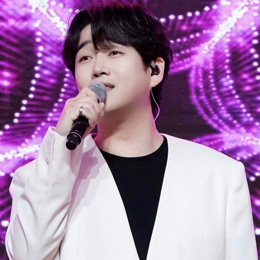 A moment captured by a fan of Hwang Youngwoong