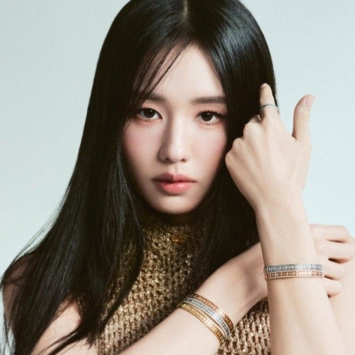 Behind-the-scenes cut of Ahn Eunjin