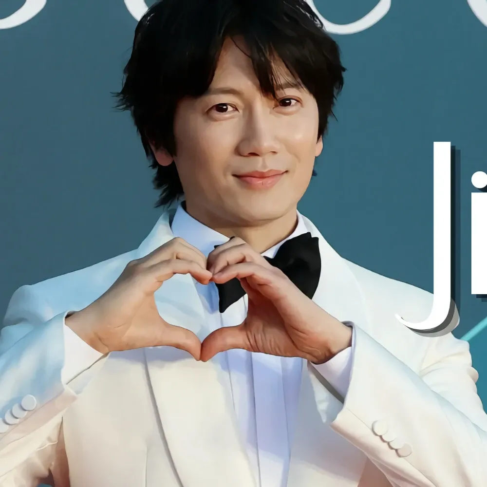 Behind-the-scenes cut of Ji Sung