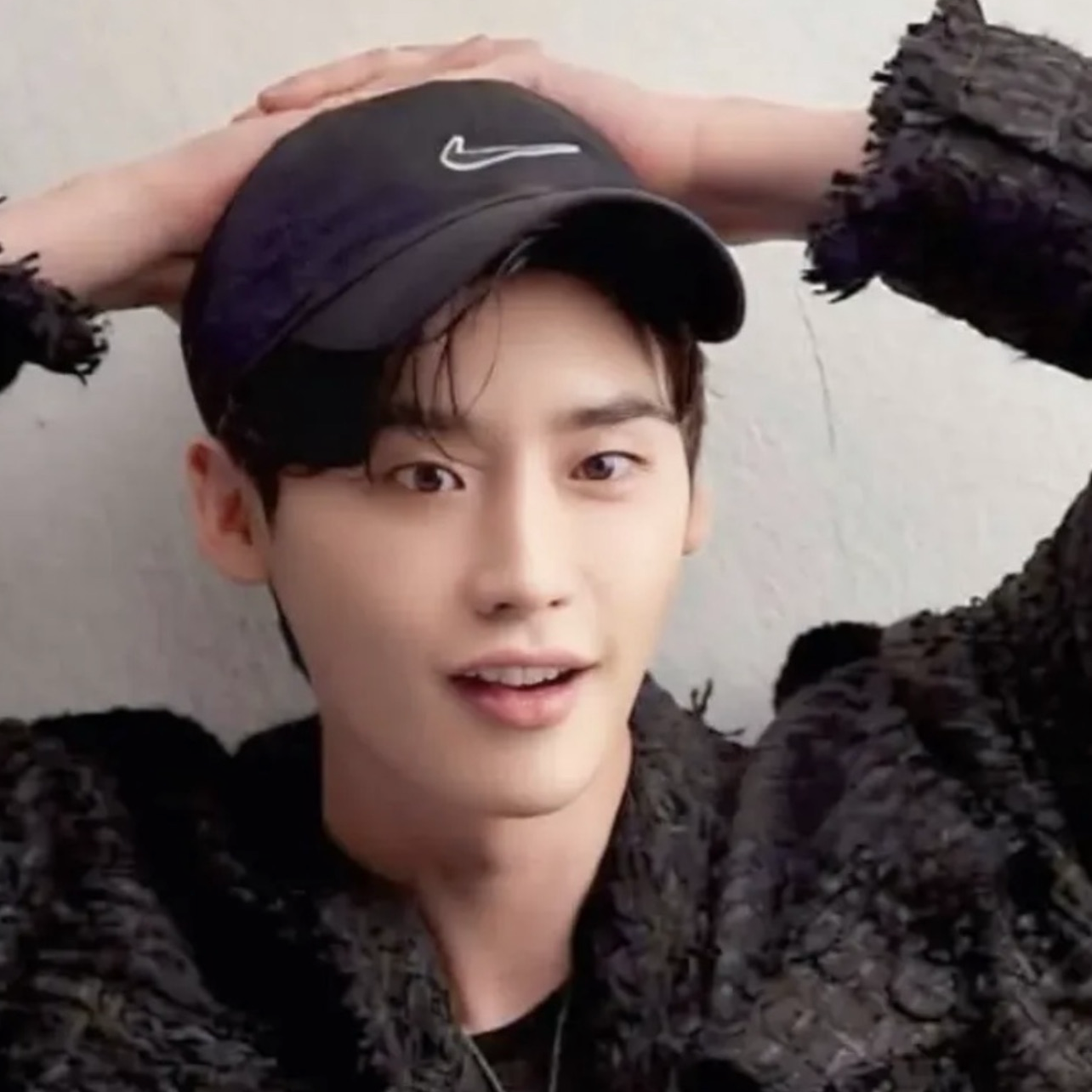 A moment captured by a fan of Lee Jongsuk