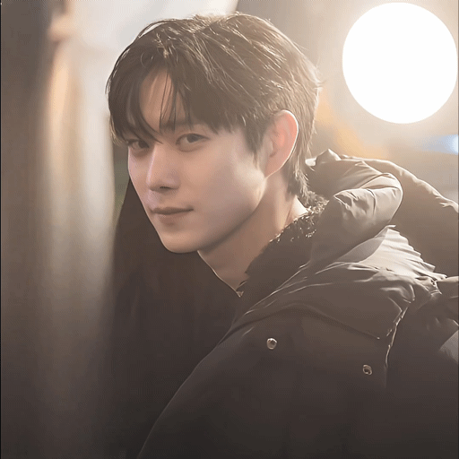 A moment captured by a fan of Kim Youngdae