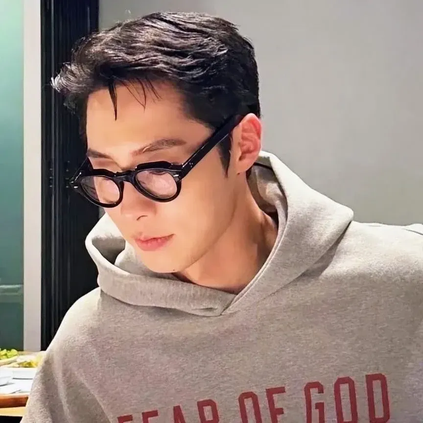 Behind-the-scenes cut of Lee Jaewook