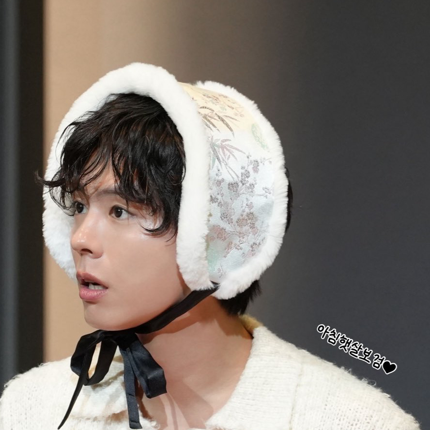 A moment captured by a fan of Park Bogum