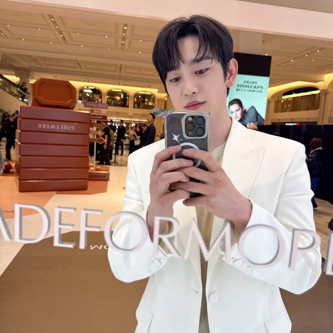 Cuplikan di balik layar dari Park Jinyoung