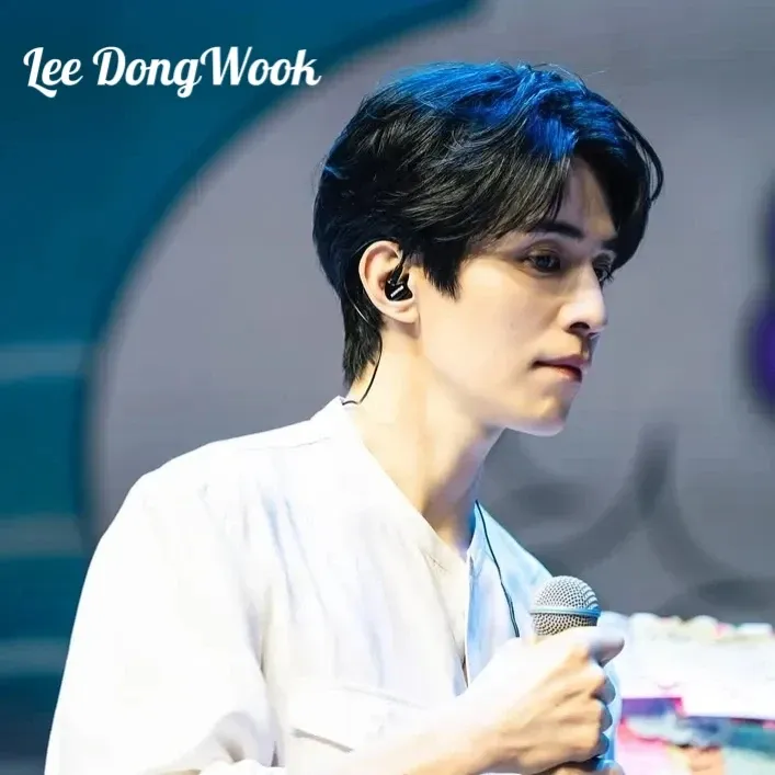 A moment captured by a fan of Lee Dongwook