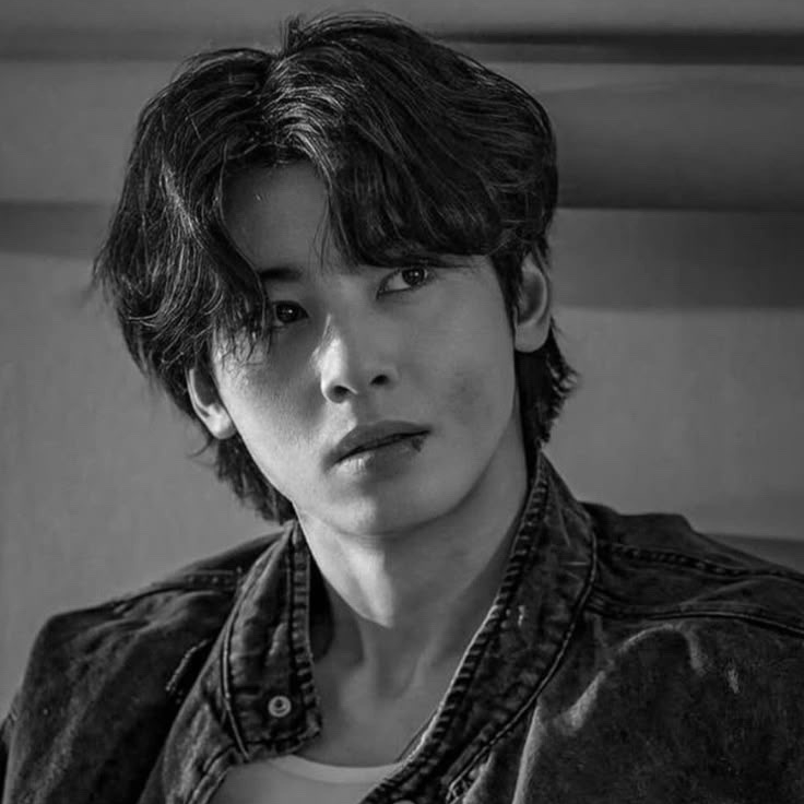 Latest photo of Cha Eunwoo