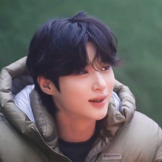 粉丝拍下的边佑锡瞬间