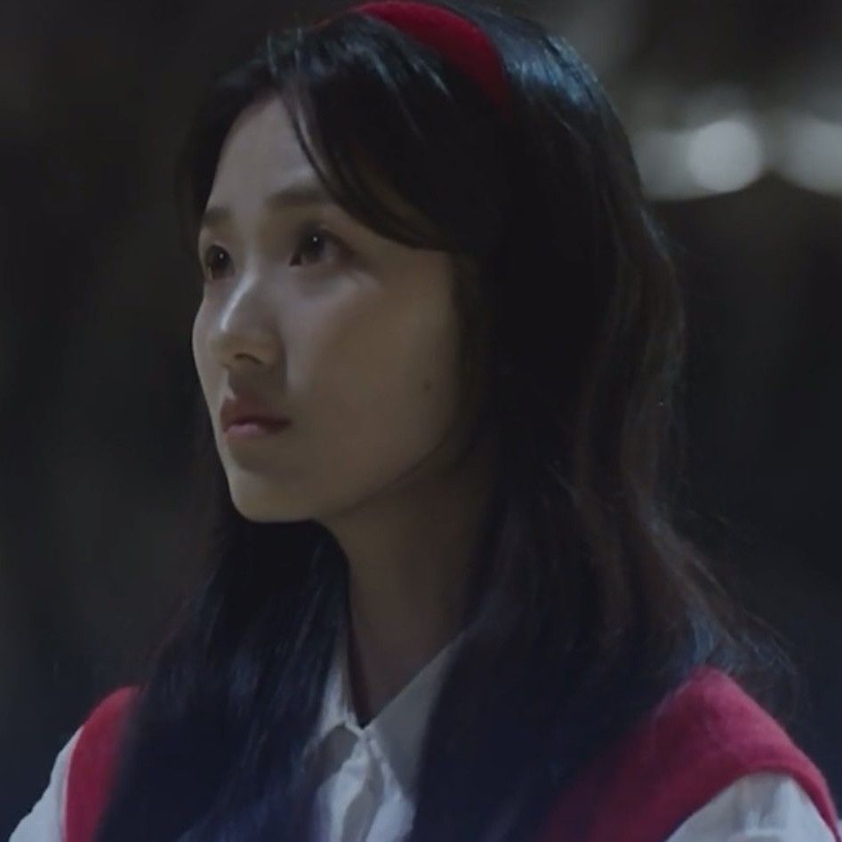 Behind-the-scenes cut of Kim Hyeyoon