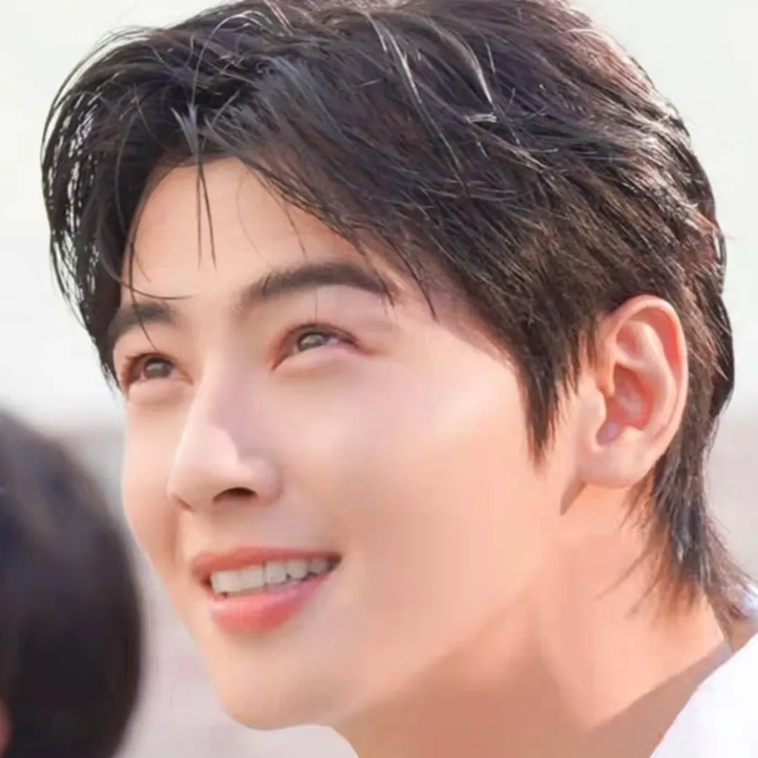 Latest photo of Cha Eunwoo