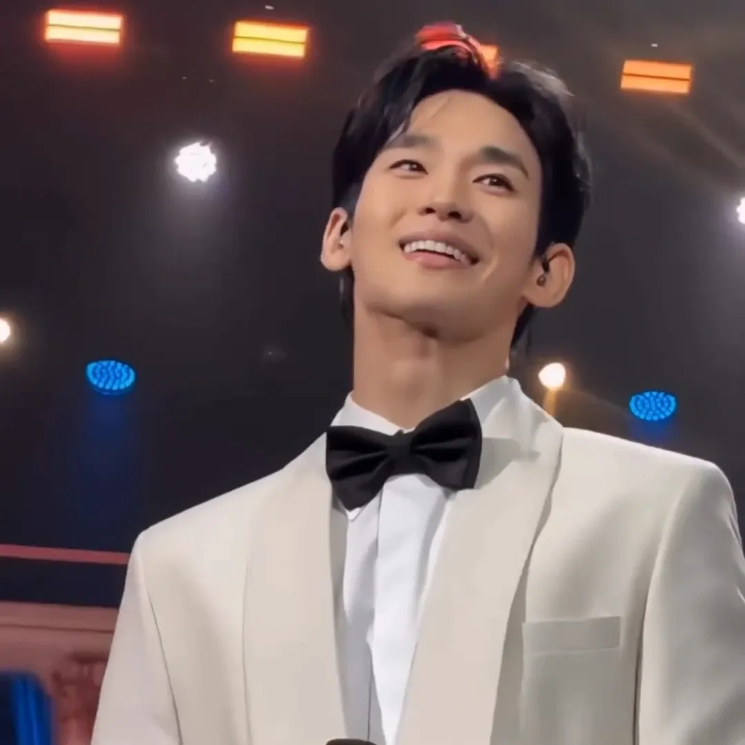 A moment captured by a fan of Kim Soohyun