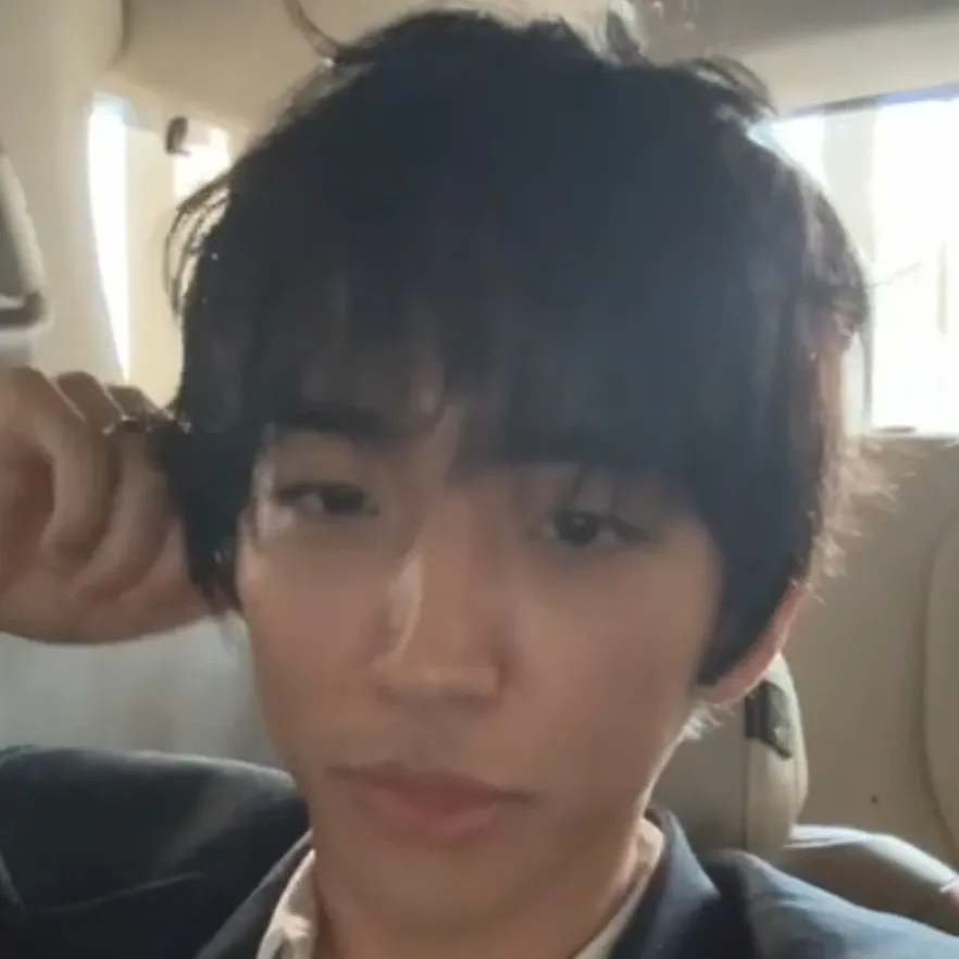 粉絲拍下的李承允瞬間