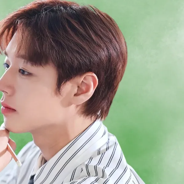 Behind-the-scenes cut of Park Jihoon