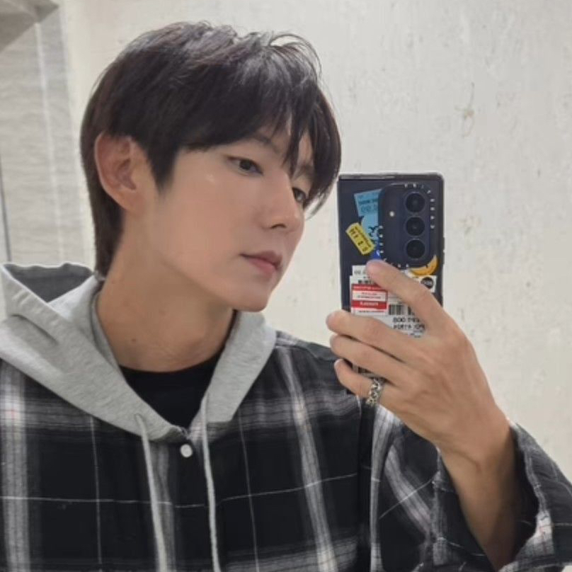 A moment captured by a fan of Lee Joongi