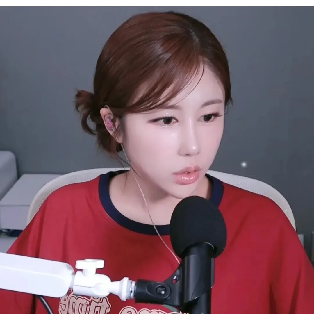 A moment captured by a fan of Kim Soyou