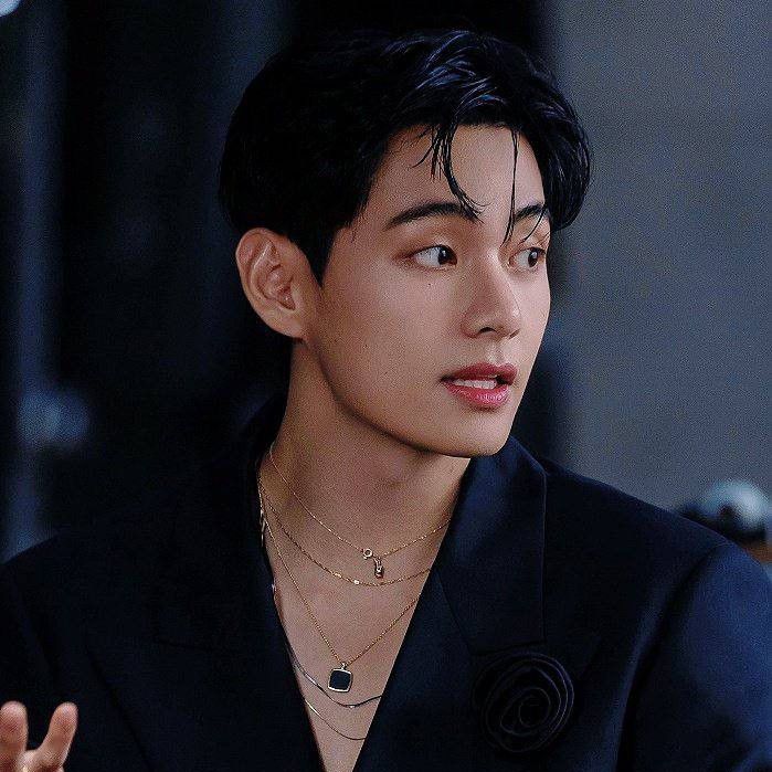 Latest photo of Kim Taehyung (V)