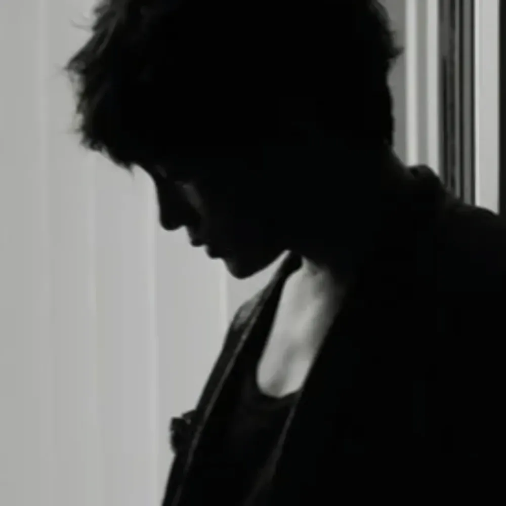 Behind-the-scenes cut of Ji Sung
